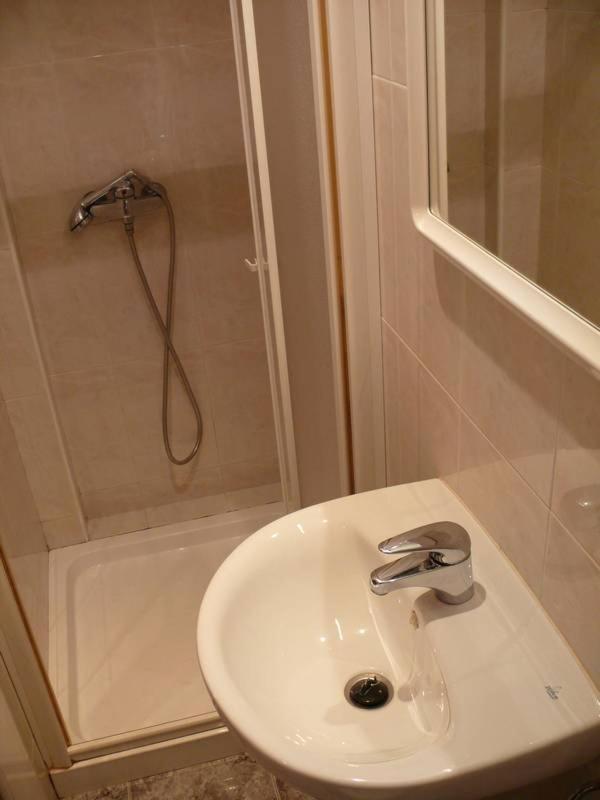 מקיננסה Hostal Rodes מראה חיצוני תמונה
